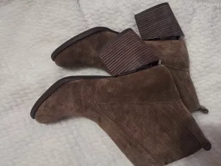 Botines Alma en Pena Piel Ante Marrón