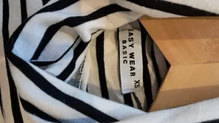 Jersey cuello alto rayas blanco y negro