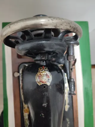 Máquina de coser antigua SINGER