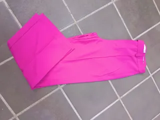 Pantalón fucsia Bershka