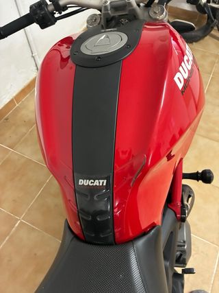 Ducati Monster 796 Roja 2011