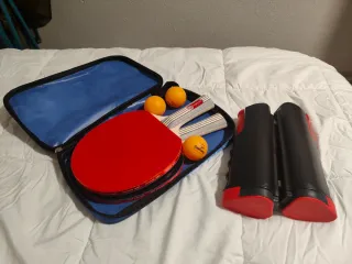 Set de ping pong: 2 palas, 3 pelotas y red