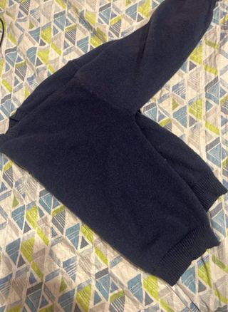 Jersey azul cuello pico