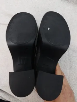 Zapatos de tacón negros para mujer
