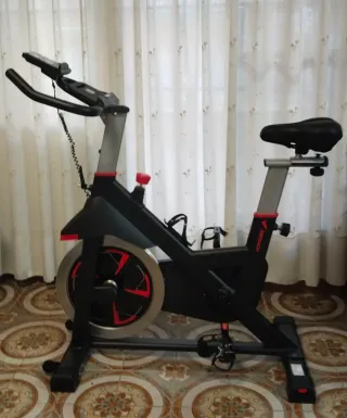 Bicicleta Estática con resistencia magnética.