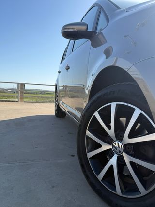 Volkswagen Touran 1.6TDI 105CV Automático DSG