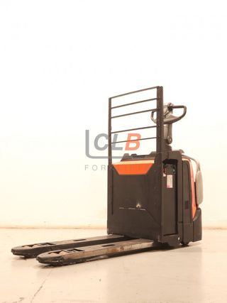 Ref. M-6529 Transpaleta Eléctrica Plataforma TOYOTA LPE 200