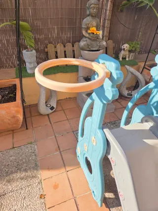 Columpio y tobogán infantil