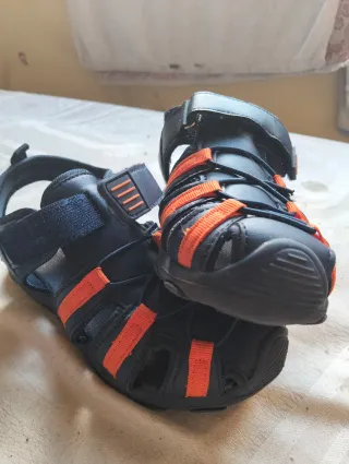 Sandalias niño azul y naranja