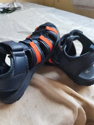 Sandalias niño azul y naranja