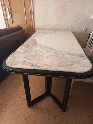 Mesa de comedor de mármol