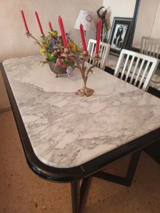 Mesa de comedor de mármol