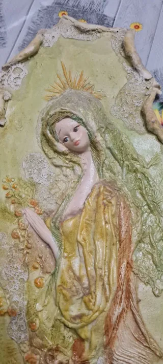 Quadro in terracotta con figura della Madonna