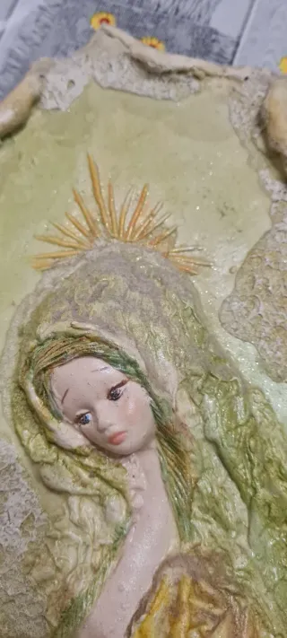 Quadro in terracotta con figura della Madonna