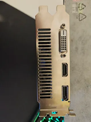 RX 560 4GB Gaming – Dual Fan – Buen estado