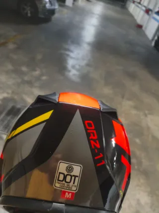 Casco de campo con cierre rápido