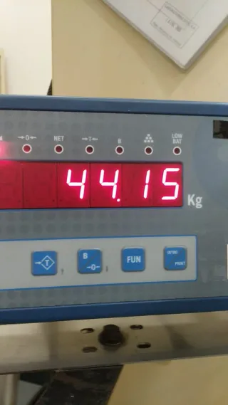 Banco musculación con pesas