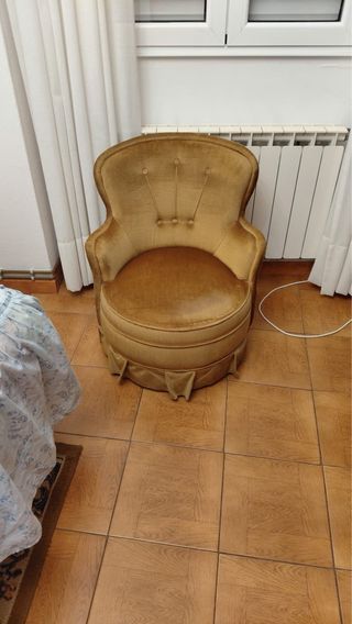 Butaca terciopelo dorado estilo clásico