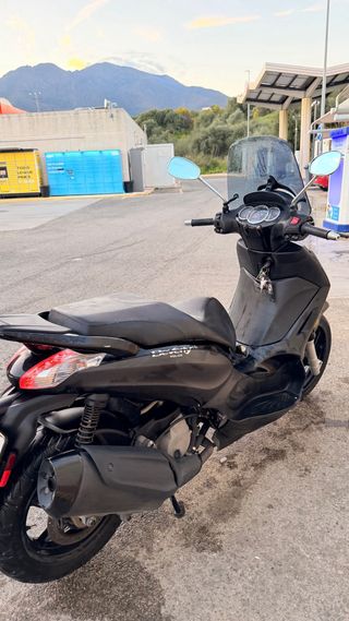 Piaggio Beverly 350cc Edición Police