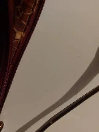 Pochette Guess tracolla fucsia e marrone