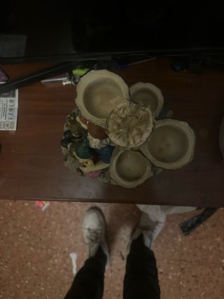 Figura de gnomos con tronco