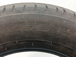 NEUMATICO 22565R17106V