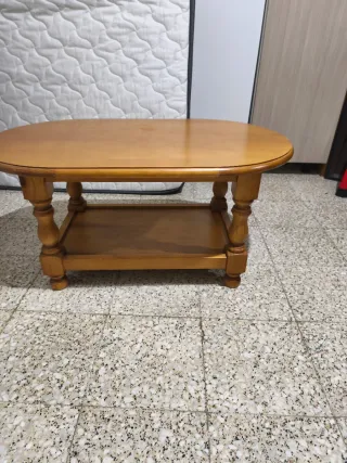 Mesa baja de madera clásica