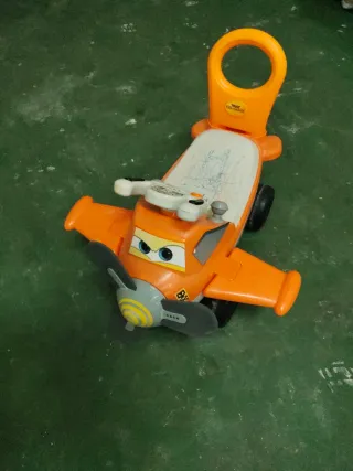 Avión correpasillos infantil naranja