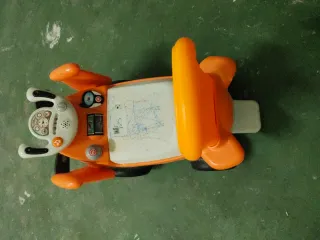 Avión correpasillos infantil naranja