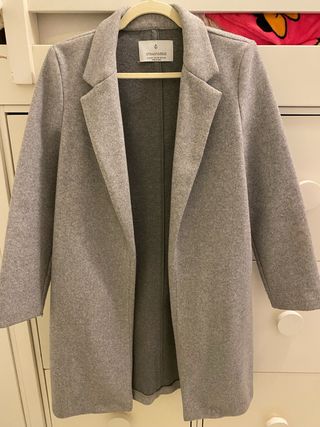 Abrigo largo Stradivarius gris