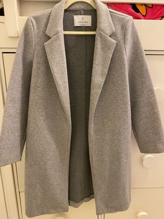 Abrigo largo Stradivarius gris