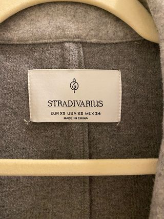 Abrigo largo Stradivarius gris