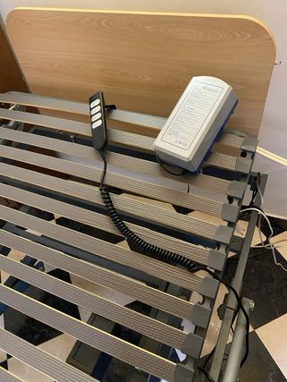 Cama hospitalaria eléctrica articulada