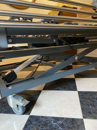 Cama hospitalaria eléctrica articulada