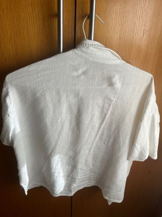 Camisa blanca de manga corta