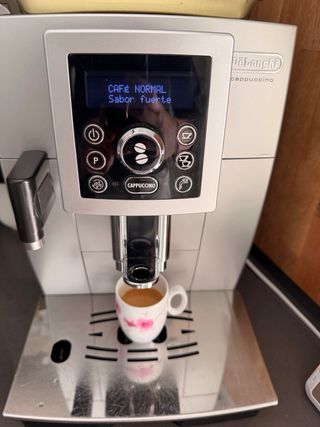 Cafetera DeLonghi Plata 1.8L