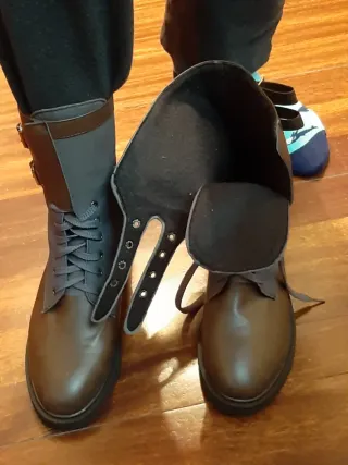 Botas marrones y grises talla 45