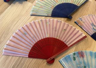 Lote 32 abanicos madera flores