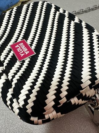Bolso pequeño BIMBA Y LOLA blanco y negro