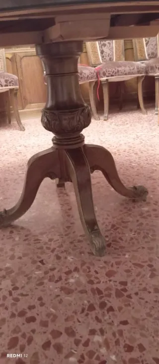 Mesa de comedor redonda de madera