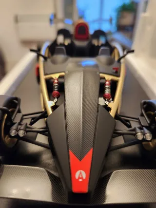 Maqueta Ariel Atom V8