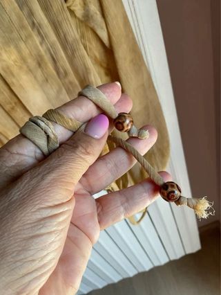 Top beige con perline in legno SPECCHIO