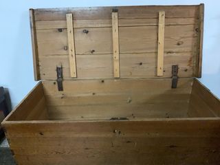 Baúl antiguo de madera