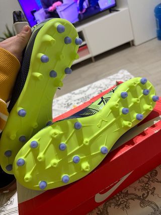 Botas de fútbol Puma Negras y Amarillas