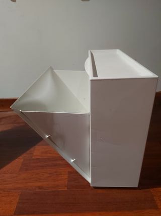 Zapateros blancos de plástico