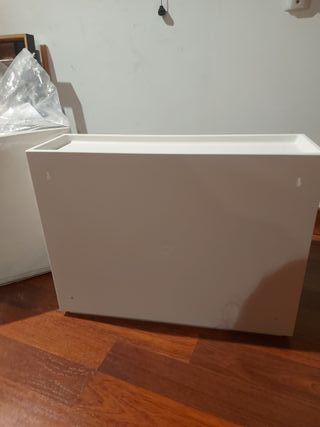 Zapateros blancos de plástico