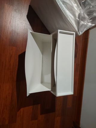 Zapateros blancos de plástico