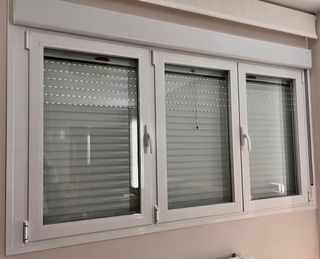 Ventanas oscilobatientes con persiana y mosquitera