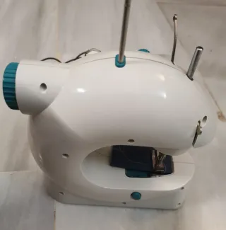 Máquina de coser portátil