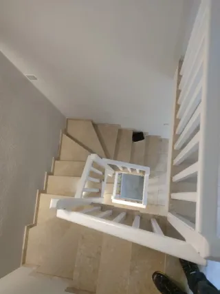 Puerta de madera con cristal